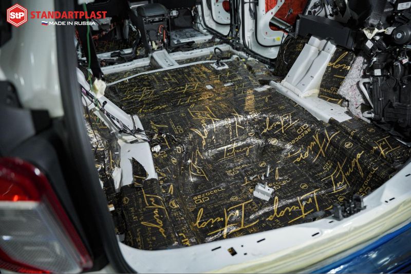 Cách âm StP Aerocell QP Intrigo - Sản phẩm cách âm đỉnh cao 12 Cách âm StP Aerocell QP Intrigo thi công vị trí sàn xe ô tô