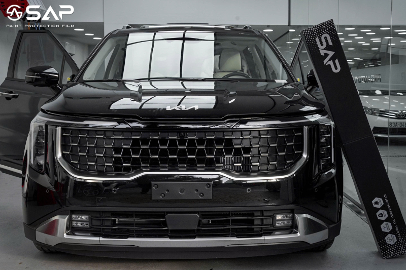 Chủ xe Carnival dán PPF ô tô tại Khánh Thuận